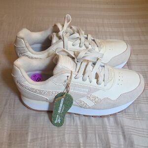 Reebok Cream Sneakers Classic Athletic Silhouette